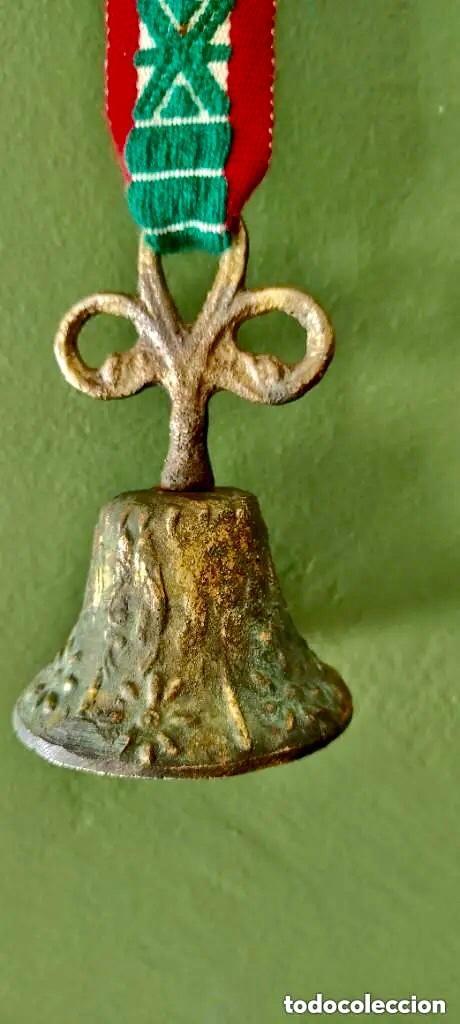 Antig&uuml;edades: CAMPANA DE BRONCE CON RELIEVE ANTIGUA - Foto 1