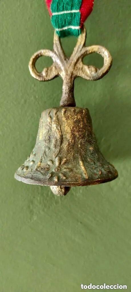 Antig&uuml;edades: CAMPANA DE BRONCE CON RELIEVE ANTIGUA - Foto 2