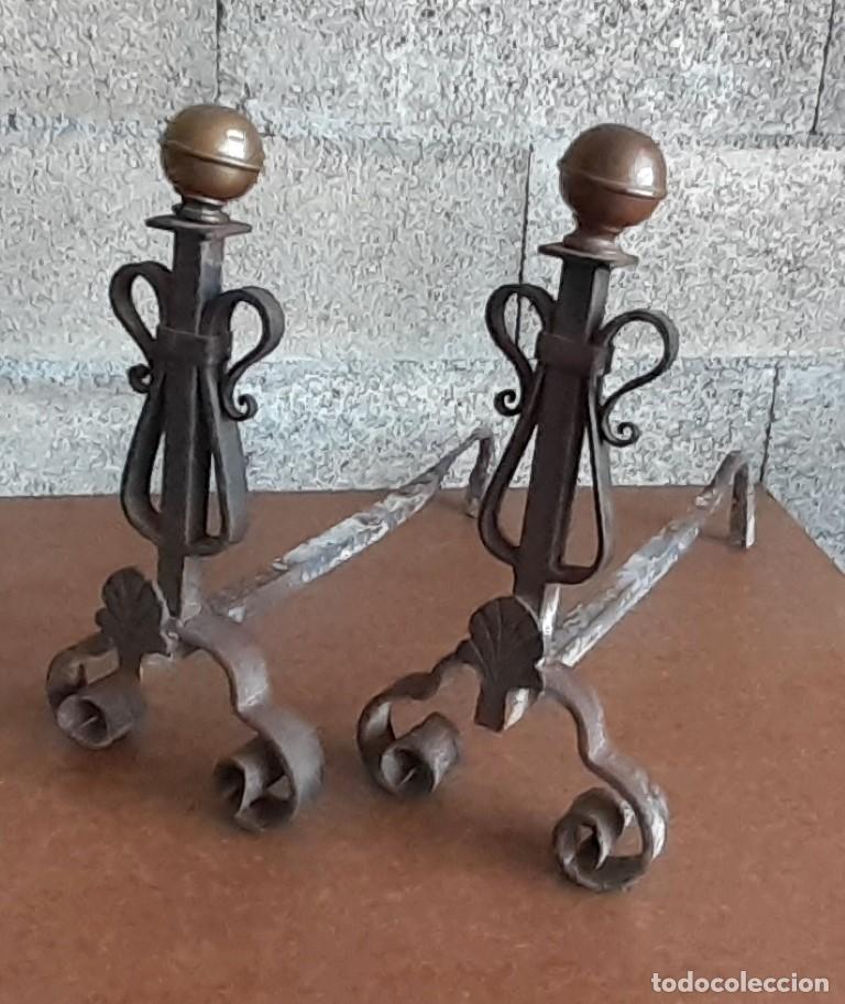 Antiques: O Pareja de murillos chimenea - De hierro y bola lat&oacute;n - 39 cm. de altura 44 cm. fondo