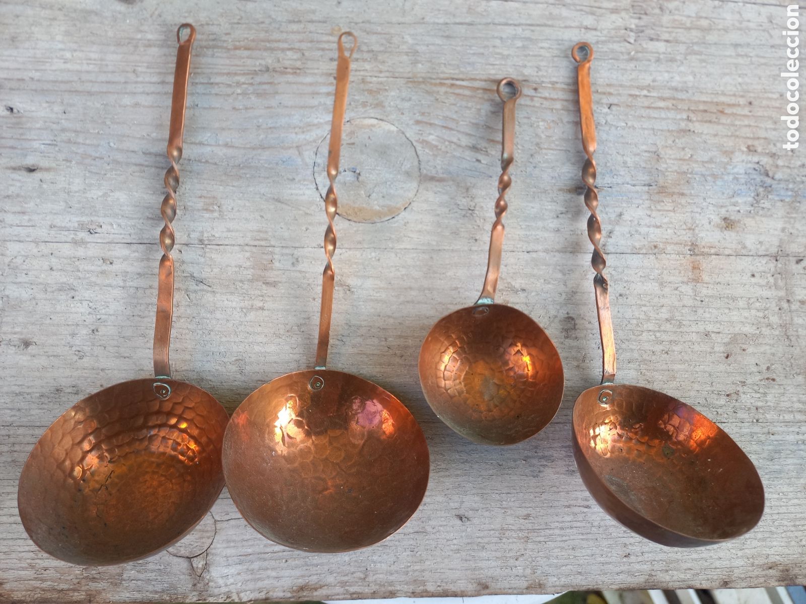 Antig&uuml;edades: Lote cacharros decoraci&oacute;n r&uacute;stica espetera en cobre - Foto 1