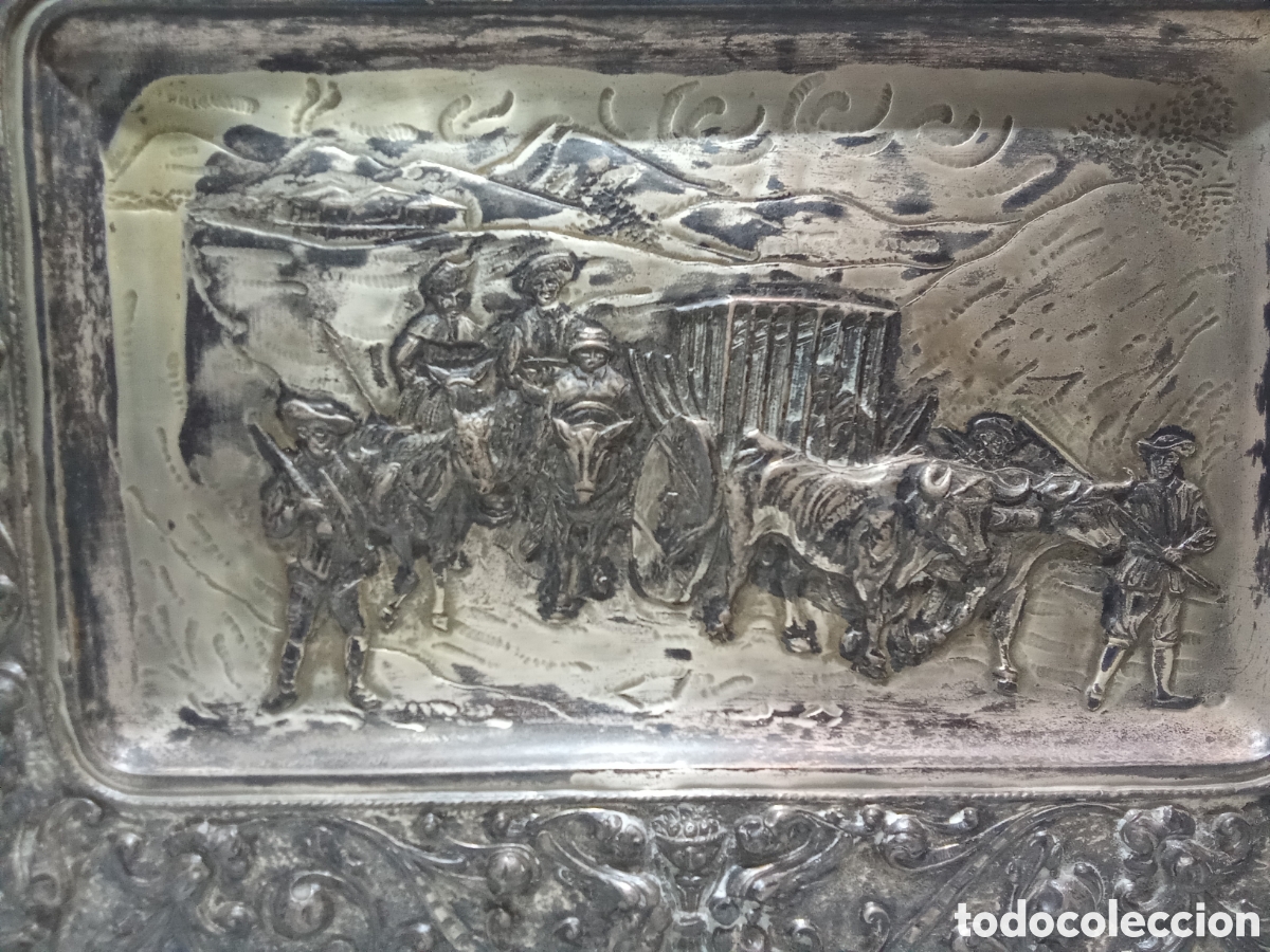 Antig&uuml;edades: ESPECTACULAR BANDEJA CON RELIEVE - Foto 2