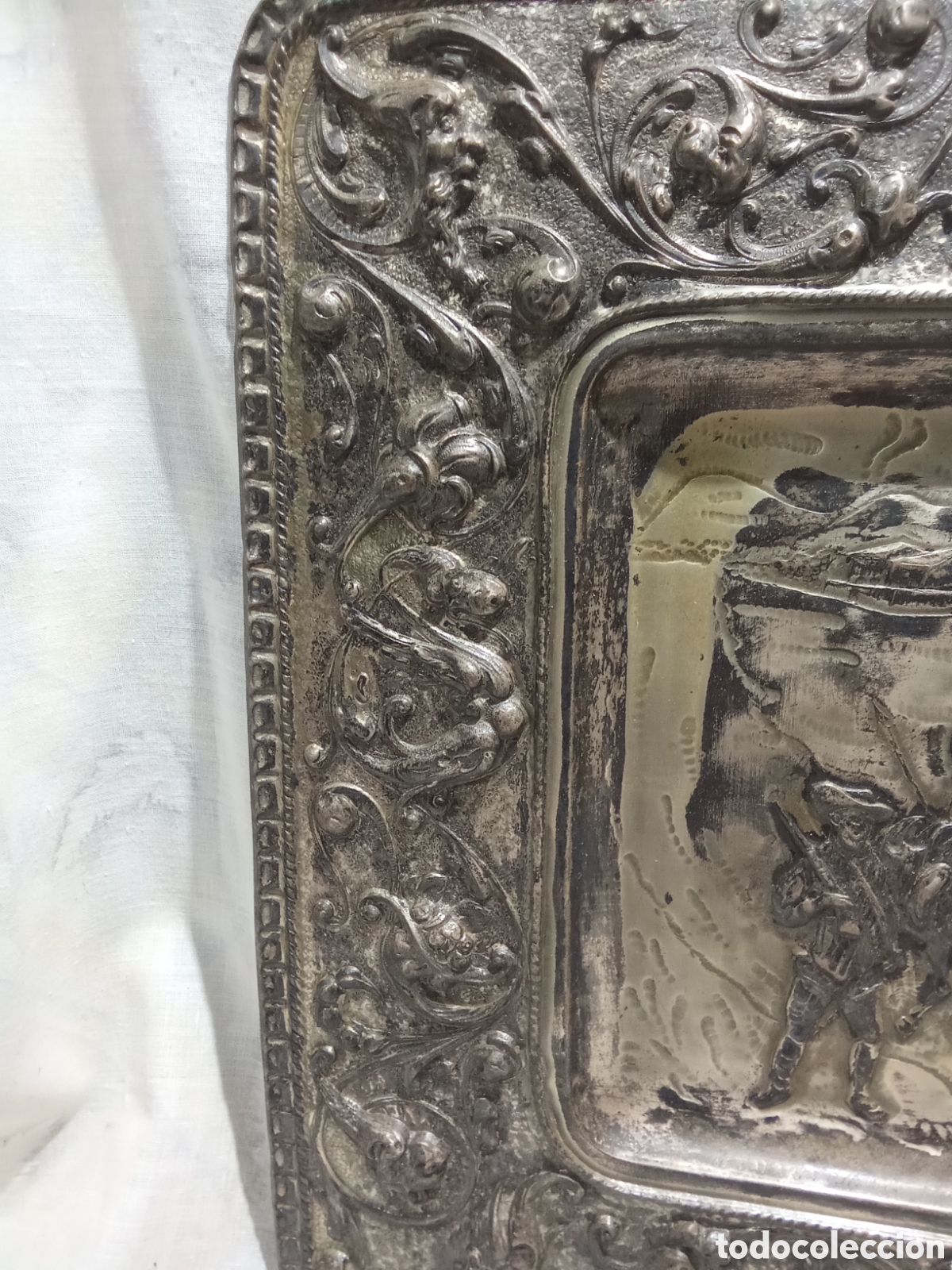 Antig&uuml;edades: ESPECTACULAR BANDEJA CON RELIEVE - Foto 3