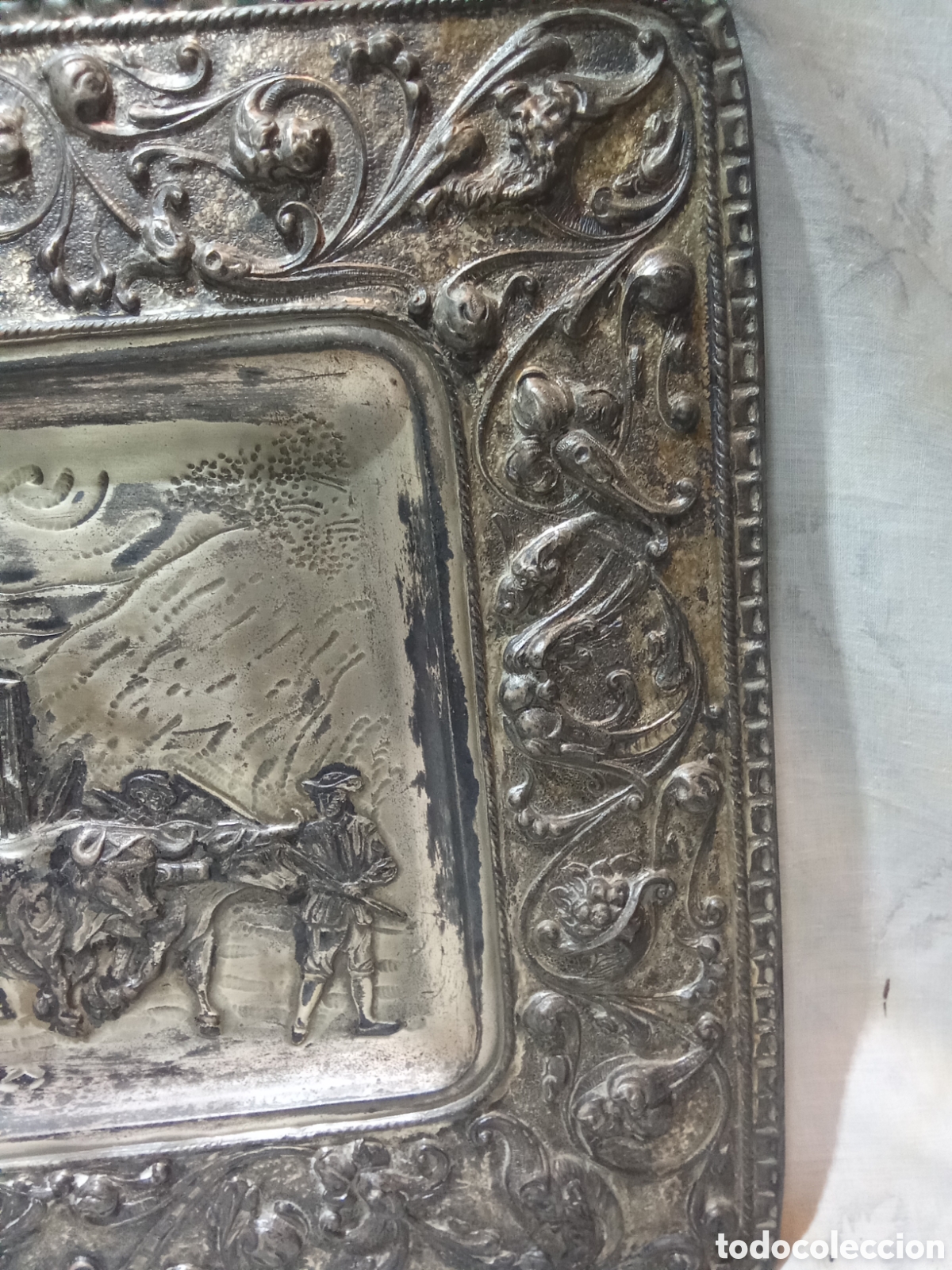 Antig&uuml;edades: ESPECTACULAR BANDEJA CON RELIEVE - Foto 4