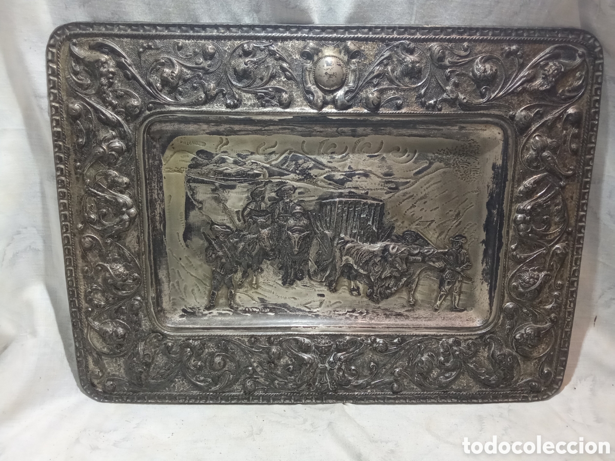 Antig&uuml;edades: ESPECTACULAR BANDEJA CON RELIEVE - Foto 1