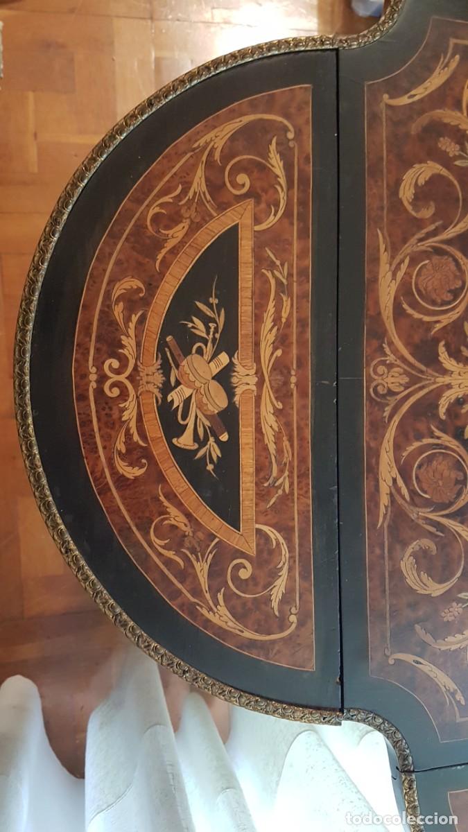 Antig&uuml;edades: Mesa de Marqueter&iacute;a Estilo Luis XVI - Foto 4