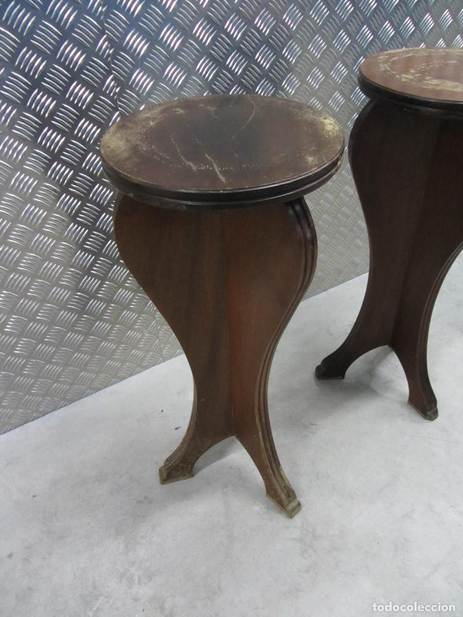 Antig&uuml;edades: CONJUNTO DE 2 BONITAS PEANAS DE MADERA PARA JARRONES - MACETAS. - Foto 2