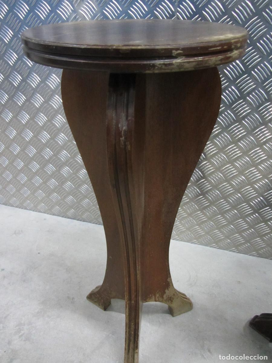 Antig&uuml;edades: CONJUNTO DE 2 BONITAS PEANAS DE MADERA PARA JARRONES - MACETAS. - Foto 3
