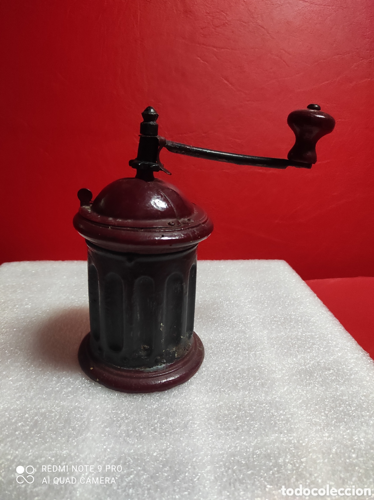 Antiquit&auml;ten: Antiguo molinillo de caf&eacute; cil&iacute;ndrico