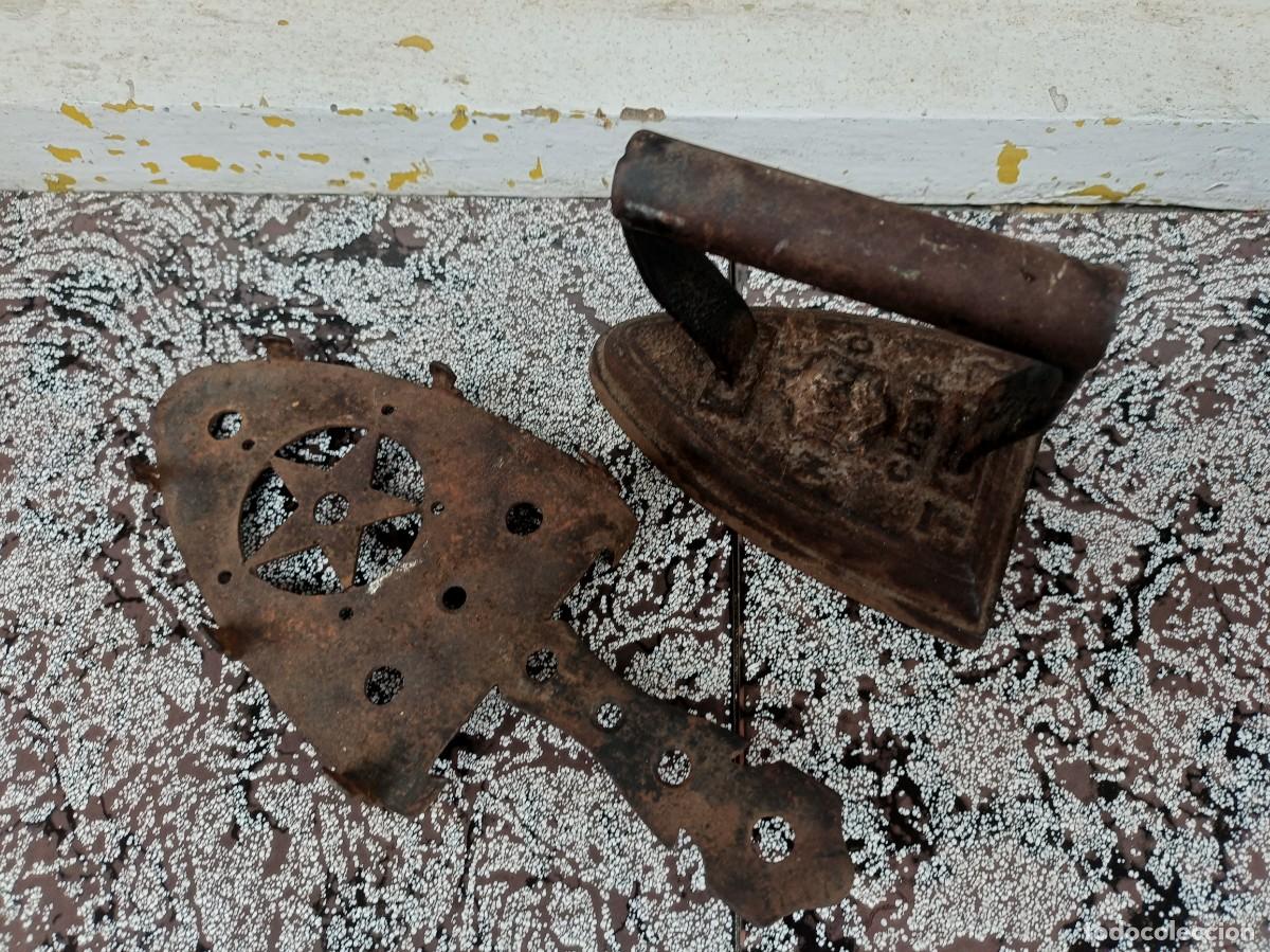 Antig&uuml;edades: PLANCHA CHEAP CON SOPORTE - Foto 1