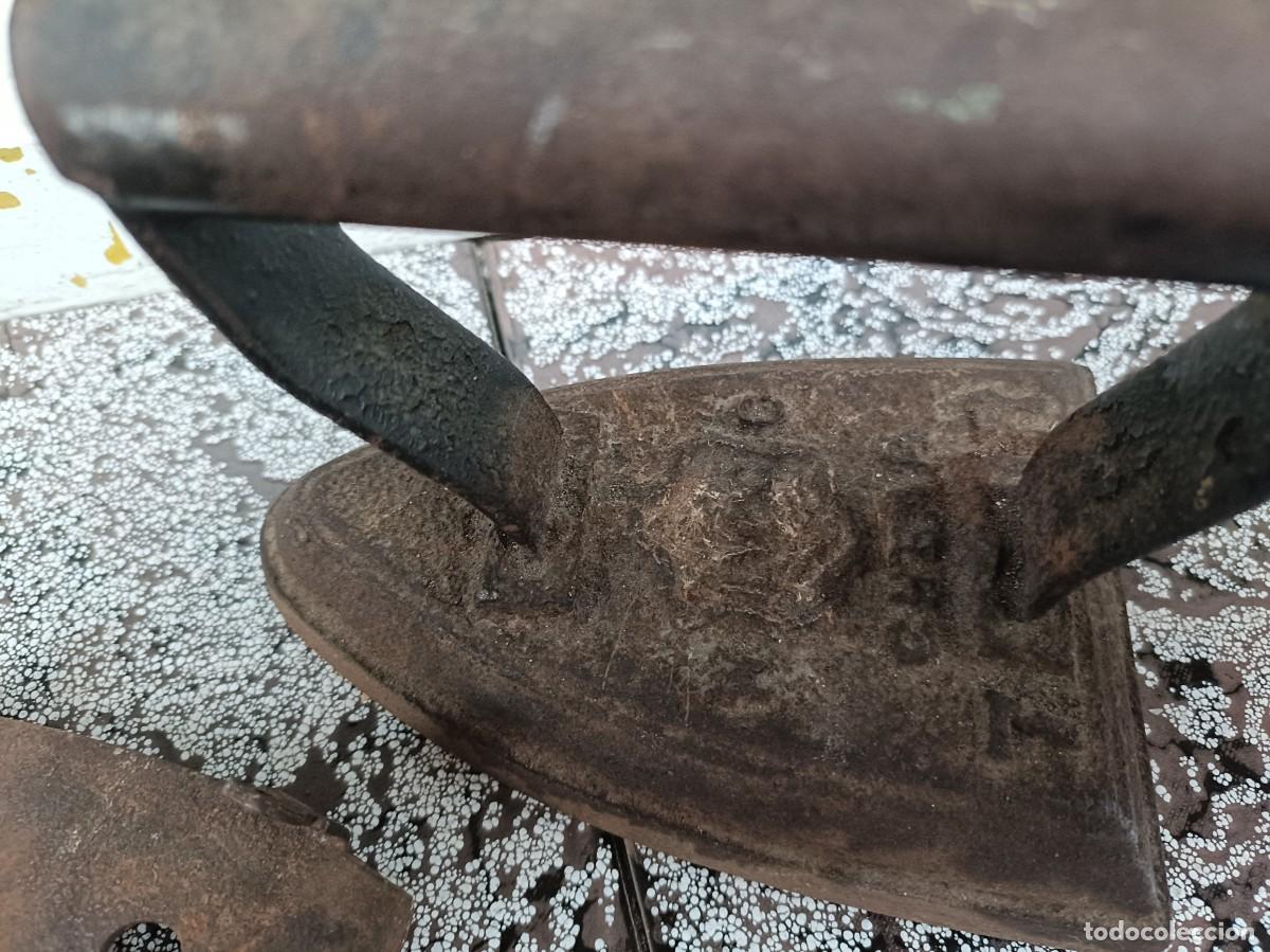 Antig&uuml;edades: PLANCHA CHEAP CON SOPORTE - Foto 2