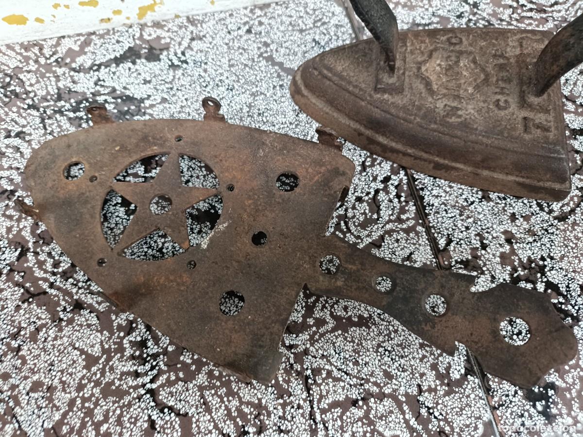 Antig&uuml;edades: PLANCHA CHEAP CON SOPORTE - Foto 3