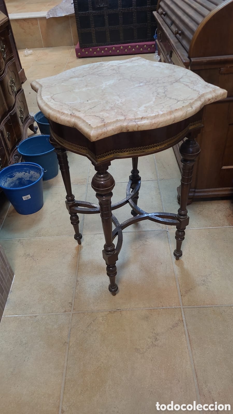 Antig&uuml;edades: Mesa velador de caoba - Foto 2