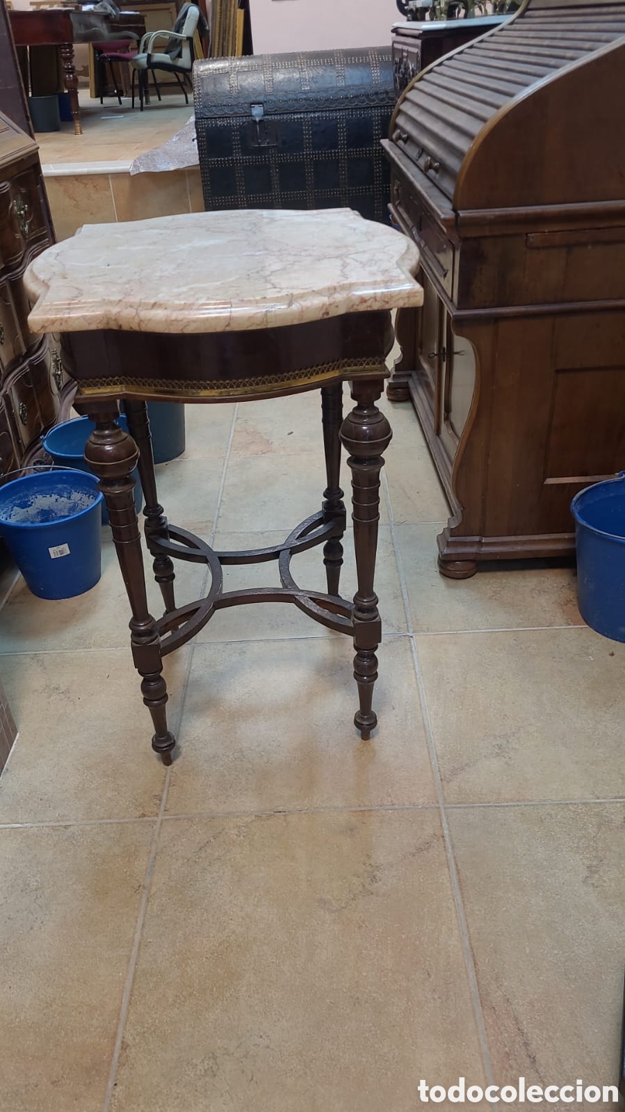 Antig&uuml;edades: Mesa velador de caoba - Foto 1