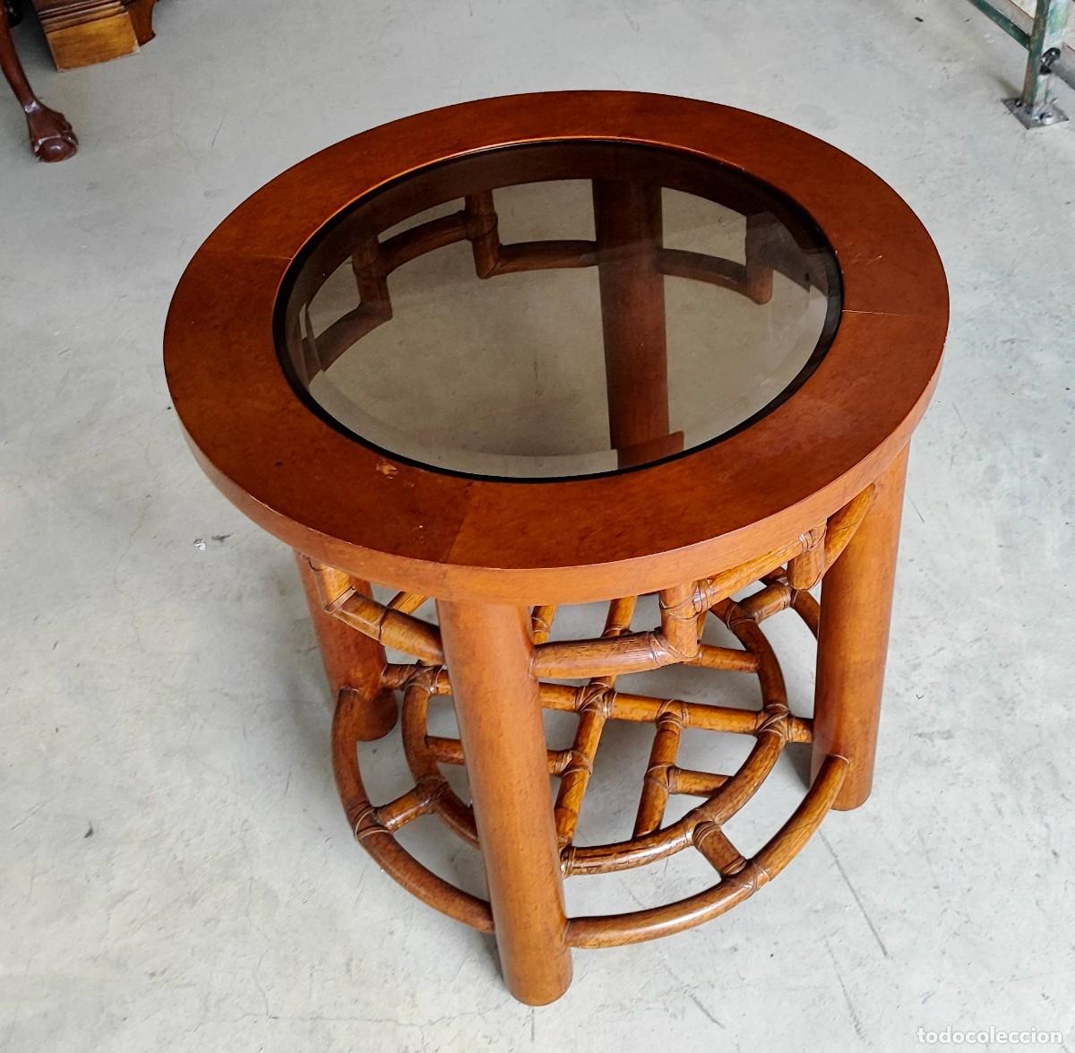 Antig&uuml;edades: Mesa auxiliar redonda de madera y bambu SXX - Foto 3