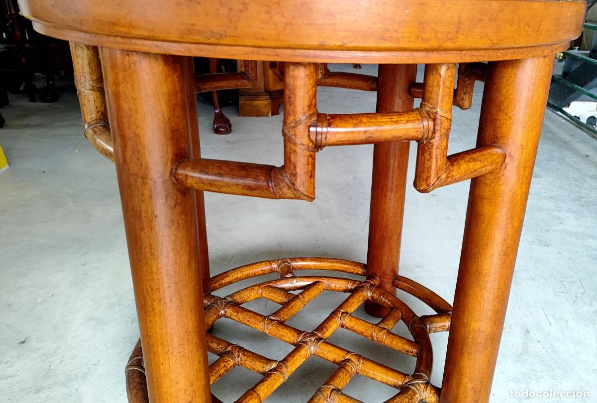 Antig&uuml;edades: Mesa auxiliar redonda de madera y bambu SXX - Foto 5
