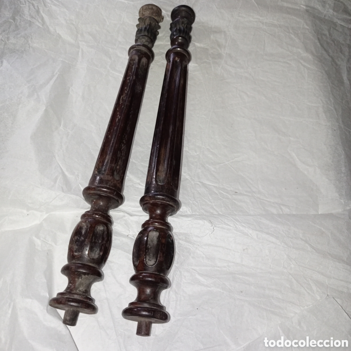 Antig&uuml;edades: DOS COLUMNAS DE MADERA TORNEADA - Foto 1