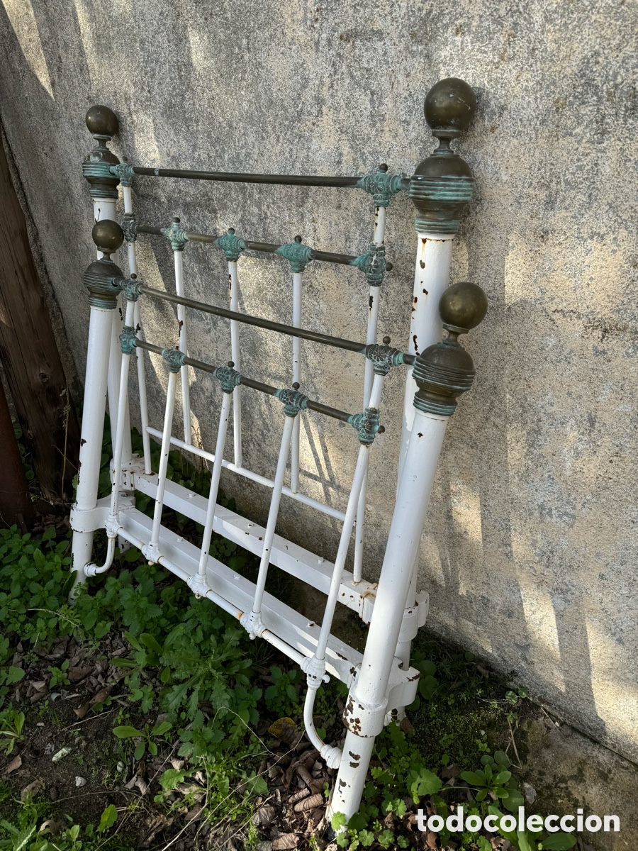 Antig&uuml;edades: Cama en hierro y lat&oacute;n - Foto 2