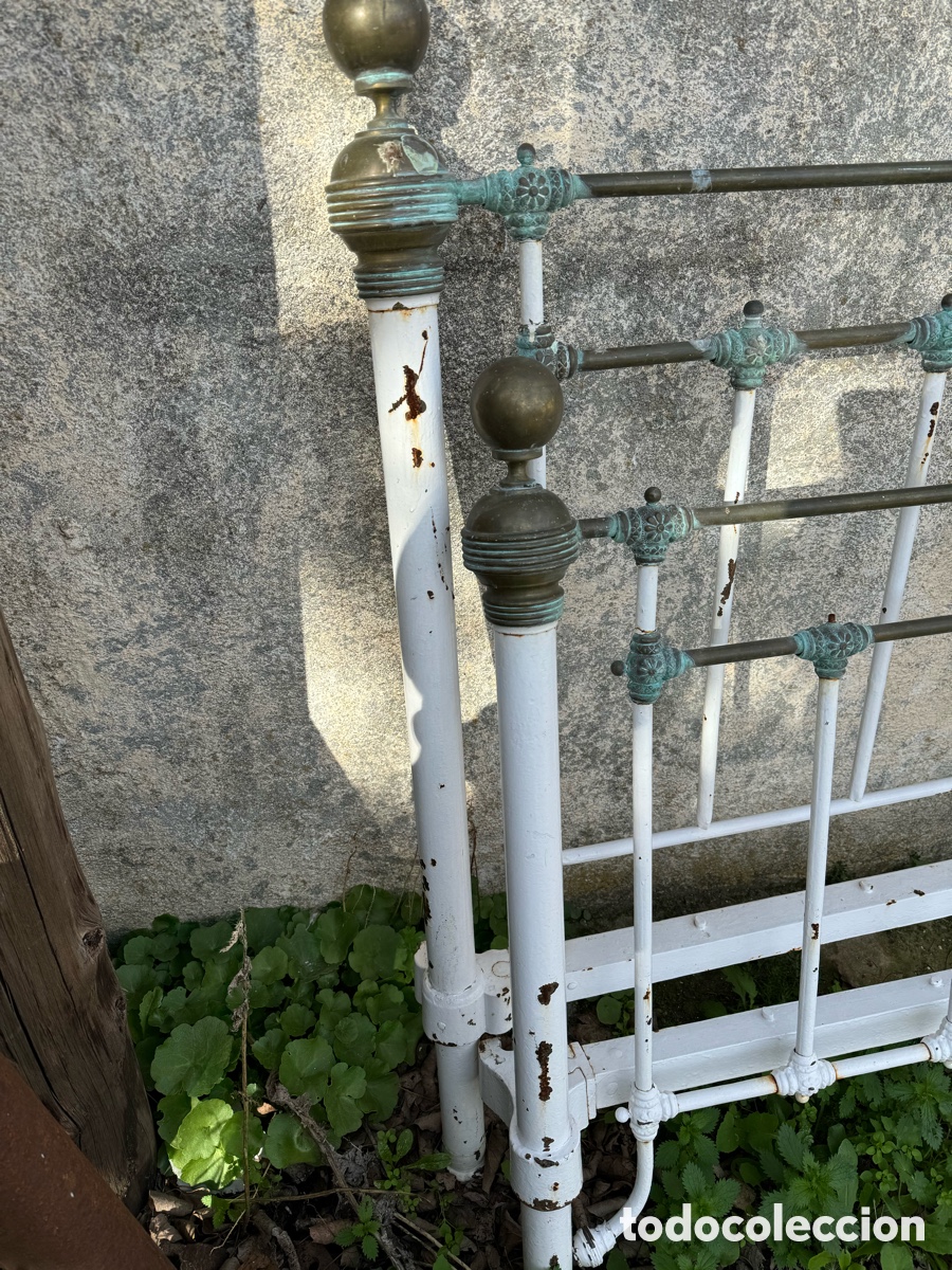 Antig&uuml;edades: Cama en hierro y lat&oacute;n - Foto 3