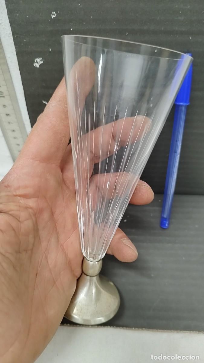 Antig&uuml;edades: Antigua copa de cristal con base de plata contrastada estrella. - Foto 4
