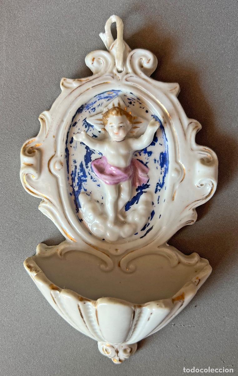 Antig&uuml;edades: Benditera de porcelana antigua. - Foto 1
