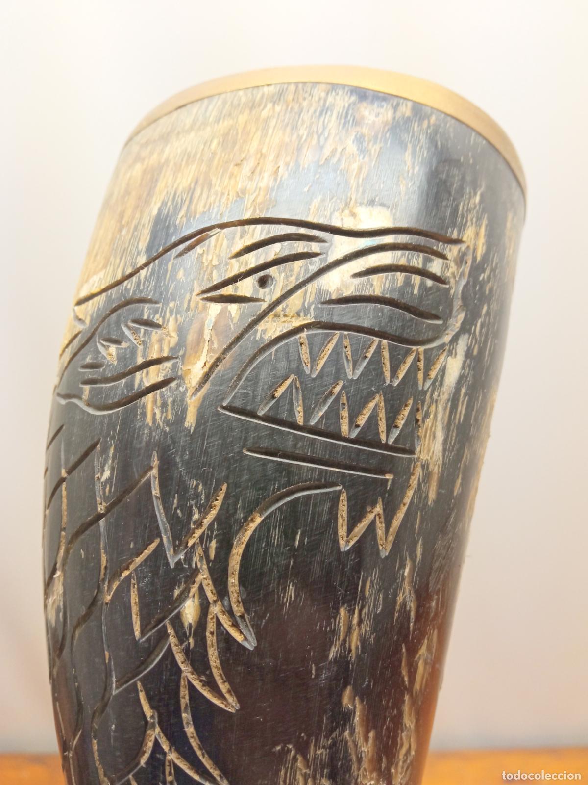 Antig&uuml;edades: Antiguo cuerno con grabado con lobo feroz