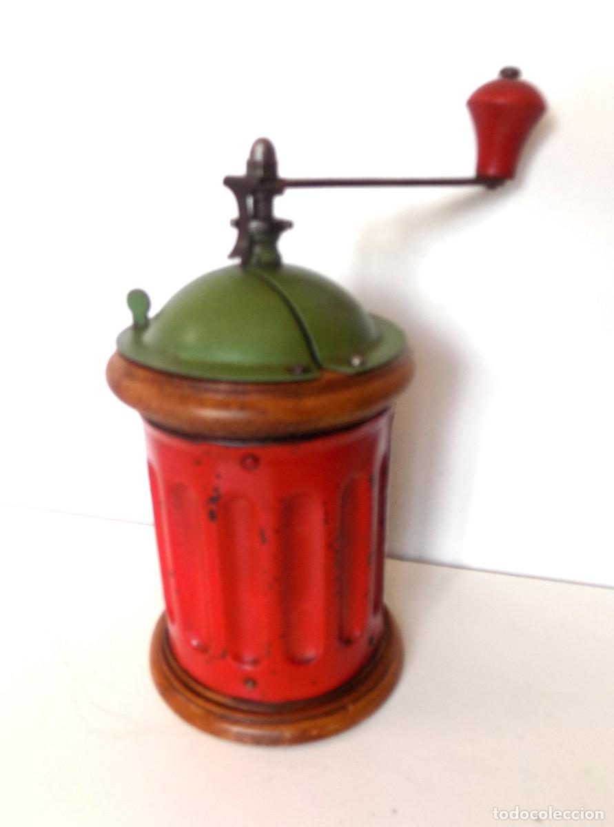 Antig&uuml;edades: MOLINILLO DE CAF&Eacute; CIL&Iacute;NDRICO. MARCA ELMA. MODELO 1418 -ROJO- TAMA&Ntilde;O 2. ESPA&Ntilde;A. CA. 1924/1948