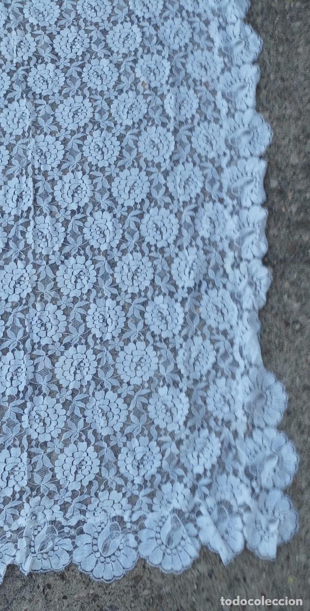 Antig&uuml;edades: Mantilla blanca de encaje - Foto 2