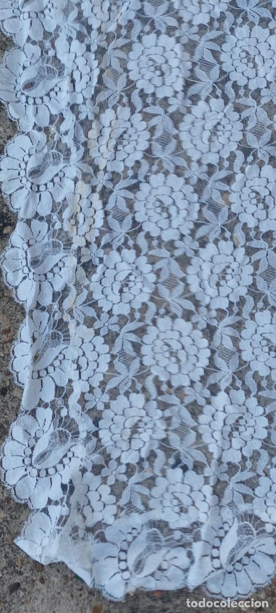 Antig&uuml;edades: Mantilla blanca de encaje - Foto 3
