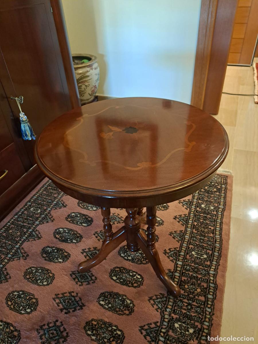 Antig&uuml;edades: Mesa auxiliar con marqueteria - Foto 1