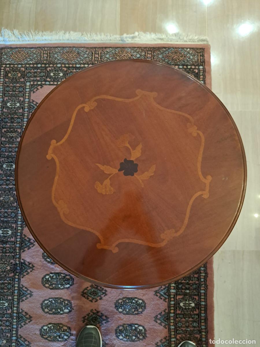 Antig&uuml;edades: Mesa auxiliar con marqueteria - Foto 2