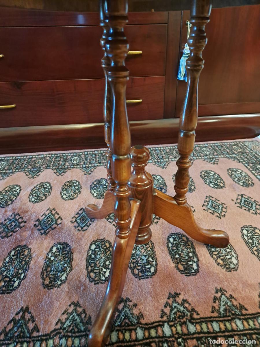 Antig&uuml;edades: Mesa auxiliar con marqueteria - Foto 3