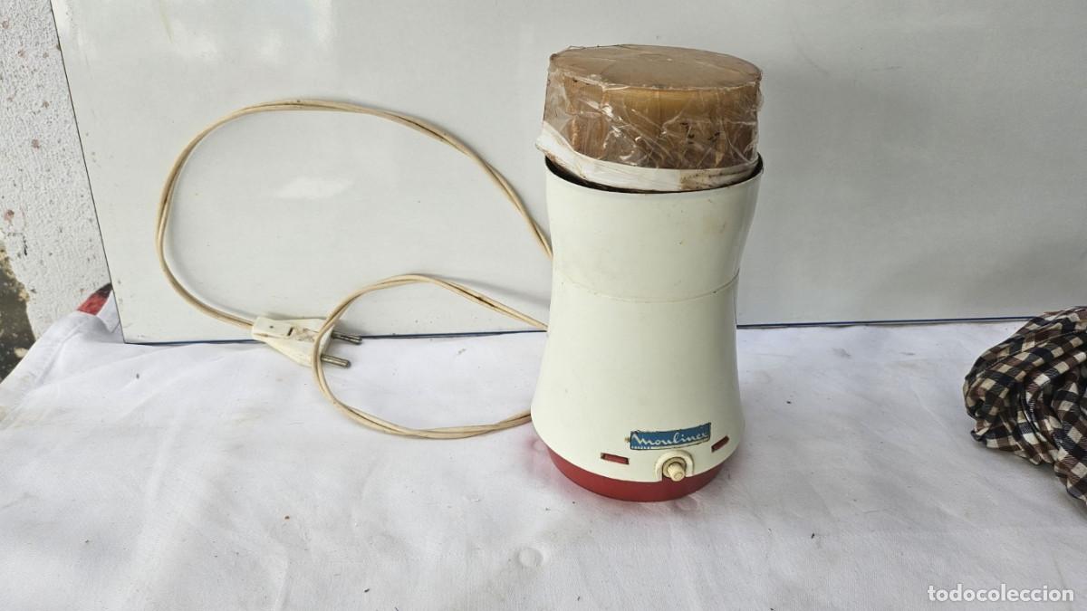 Antig&uuml;edades: molinillo de los a&ntilde;os 70 vitange - Foto 1