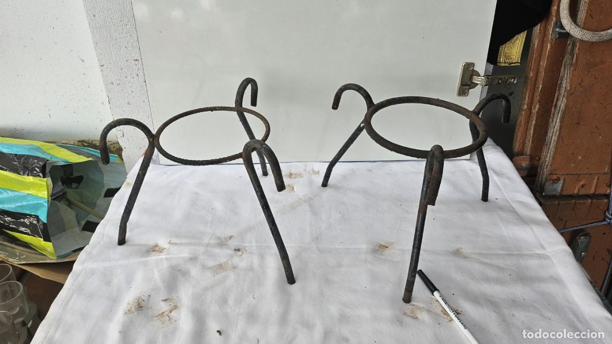 Antig&uuml;edades: 2 maceteros de hierro rustico - Foto 1