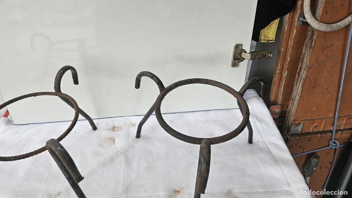 Antig&uuml;edades: 2 maceteros de hierro rustico - Foto 2