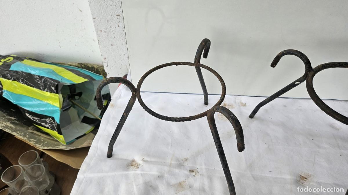Antig&uuml;edades: 2 maceteros de hierro rustico - Foto 3