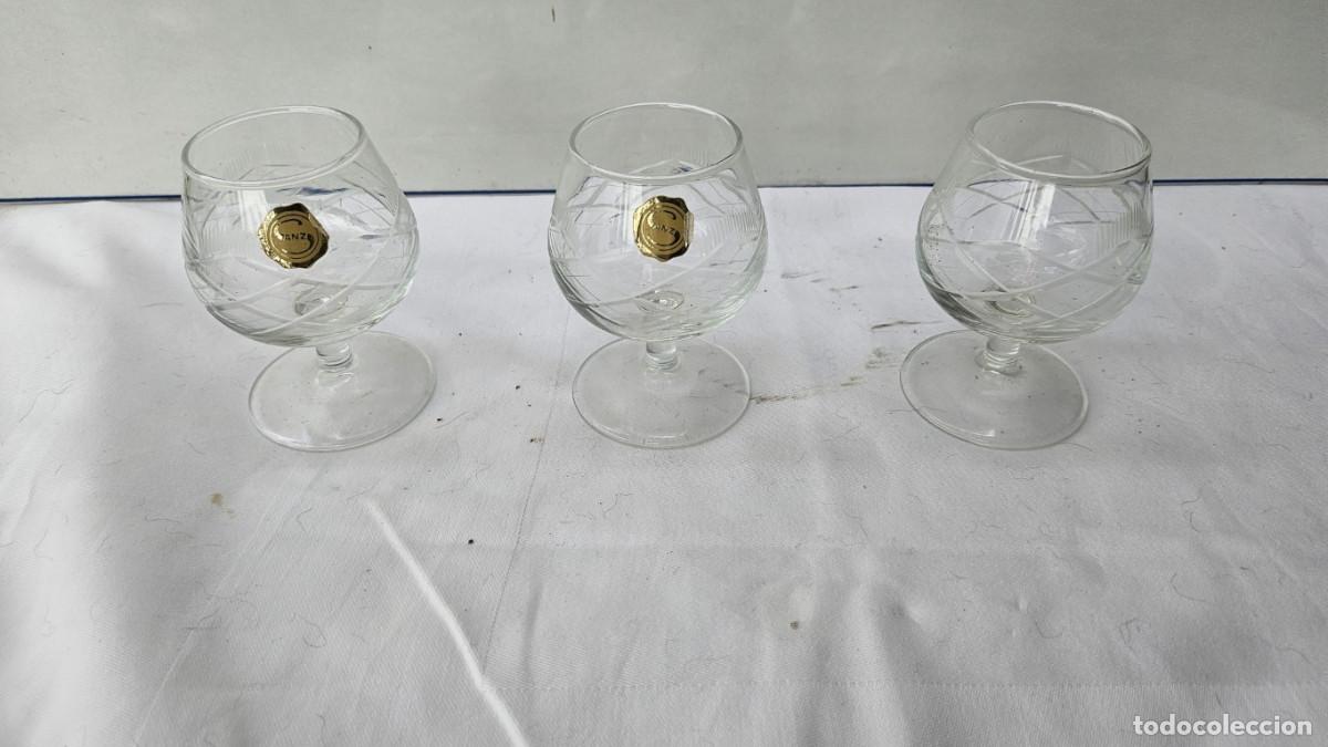 Antig&uuml;edades: 3 copas de cristal de co&ntilde;ac - Foto 1