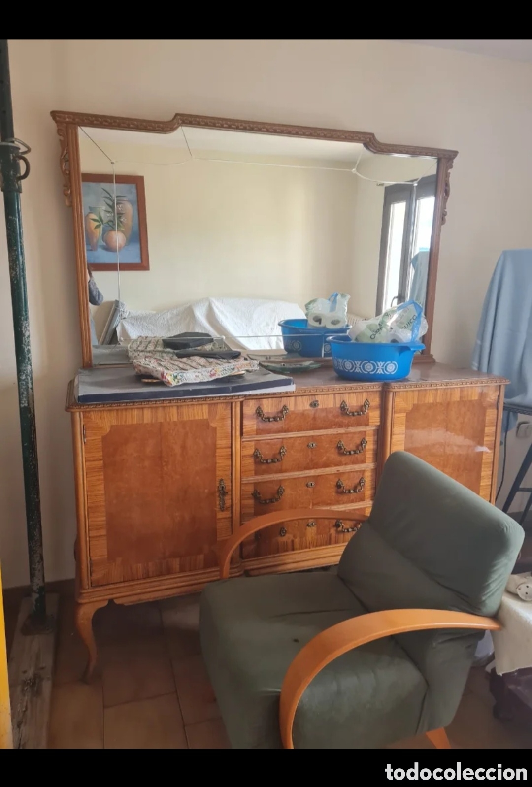 Antig&uuml;edades: Aparador con espejo de comedor - Foto 1
