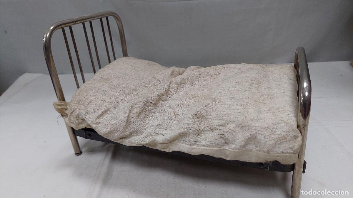 Antig&uuml;edades: Antigua cama de muelles de mu&ntilde;ecas - Foto 1