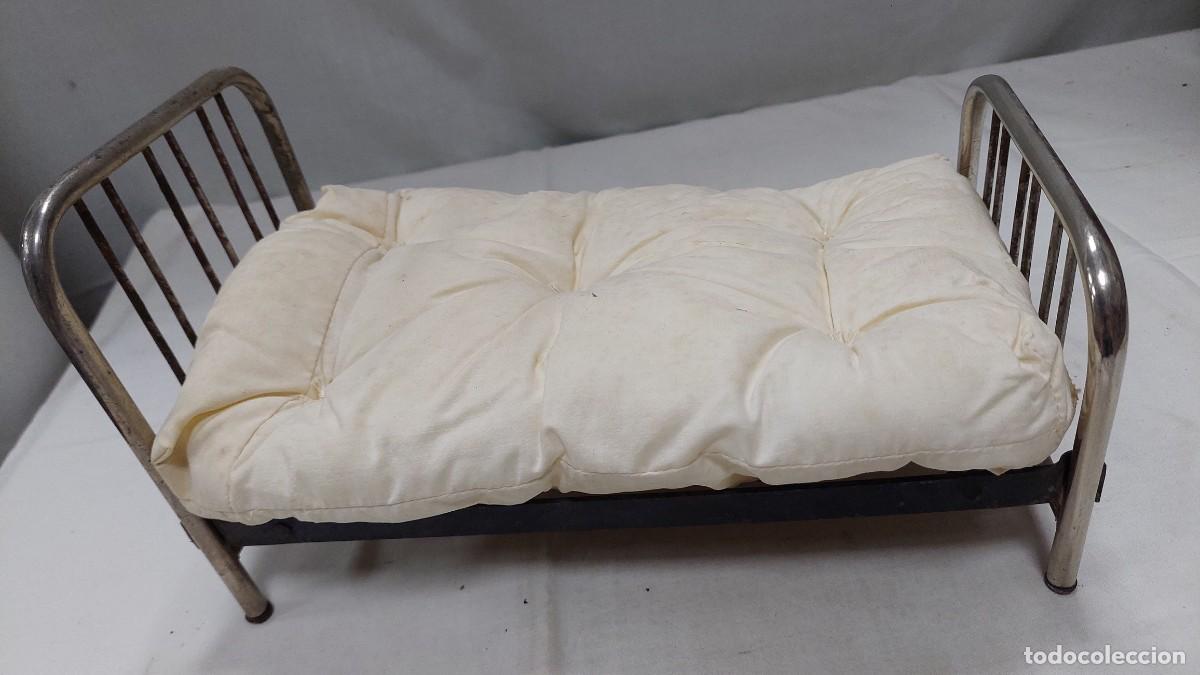 Antig&uuml;edades: Antigua cama de muelles de mu&ntilde;ecas - Foto 1