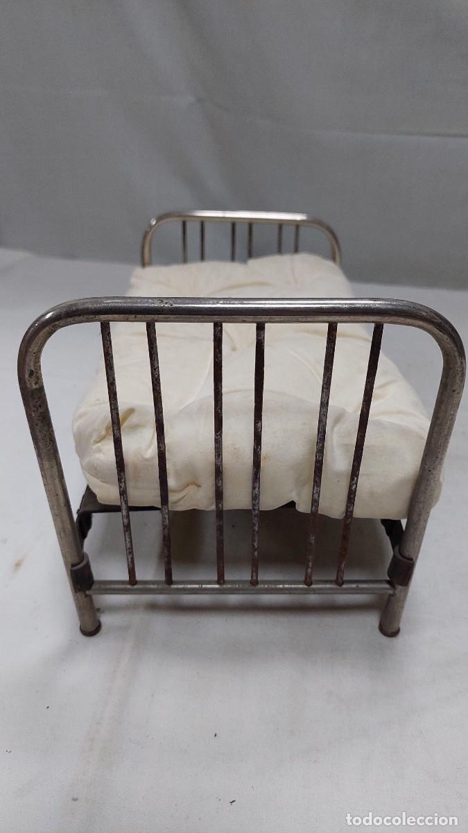 Antig&uuml;edades: Antigua cama de muelles de mu&ntilde;ecas - Foto 4
