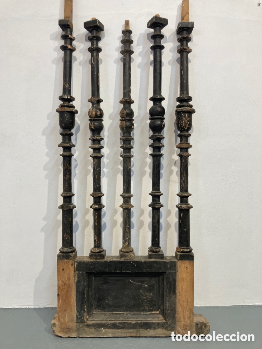 Antig&uuml;edades: Balaustre madera pintado negro