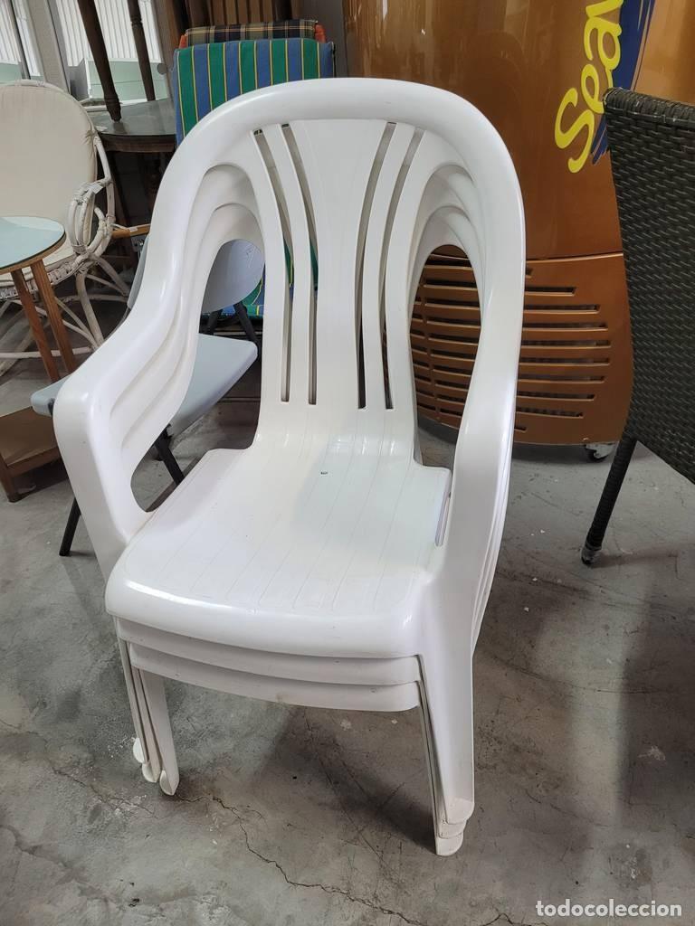 Antig&uuml;edades: 3 SILLAS DE TERRAZA DE PL&Aacute;STICO - Foto 2