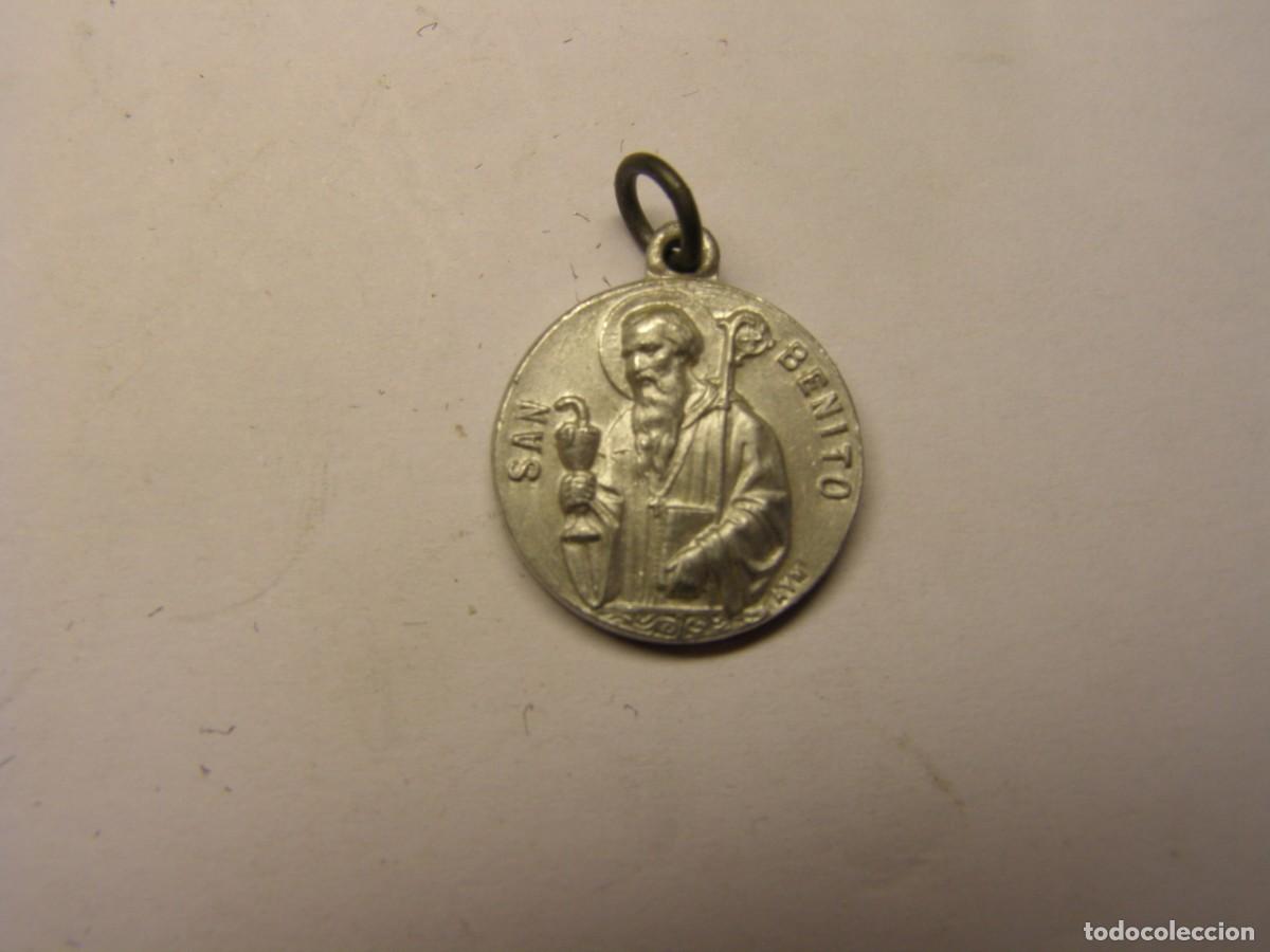 Antig&uuml;edades: Antigua medalla religiosa, San Benito. - Foto 1