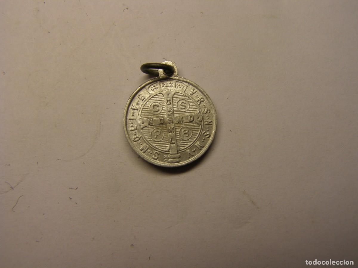 Antig&uuml;edades: Antigua medalla religiosa, San Benito. - Foto 2