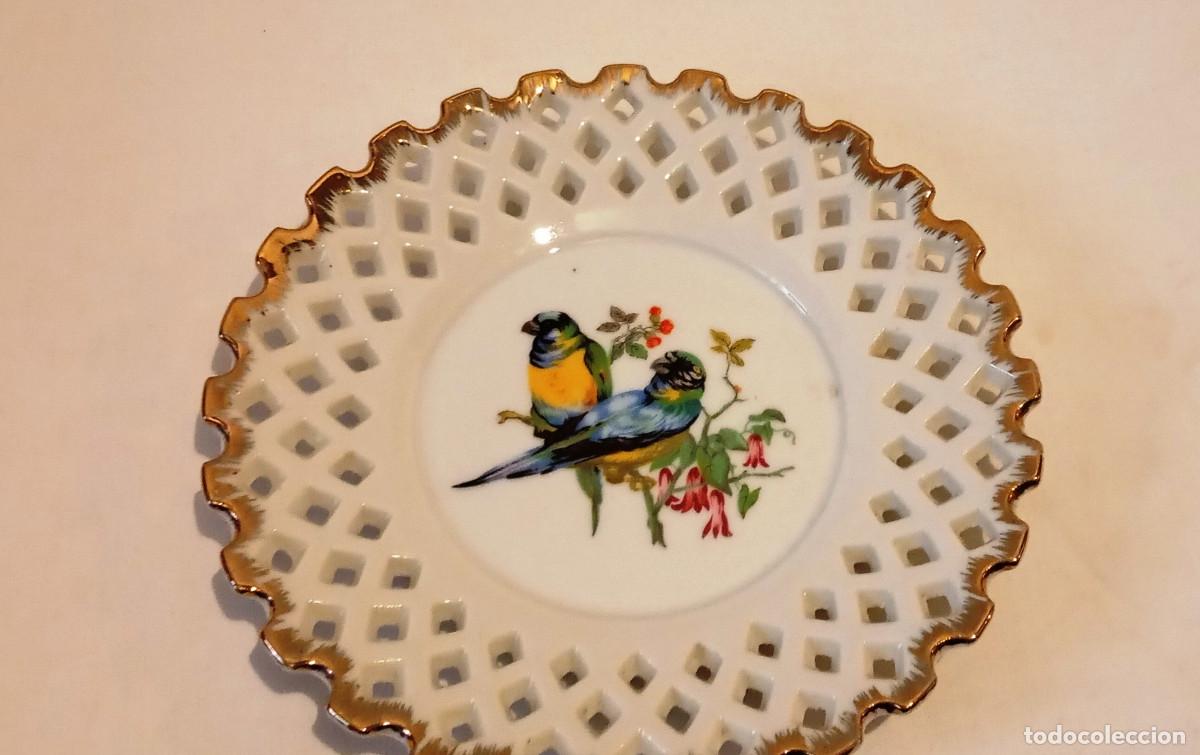 Antig&uuml;edades: Plato calado de porcelana - Foto 2