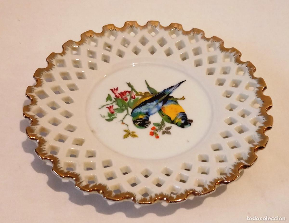 Antig&uuml;edades: Plato calado de porcelana - Foto 3