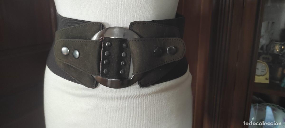 Antig&uuml;edades: CINTURON MARRON ELASTICO, ADAPTABLE, CON HEVILLA PLATEADA. - Foto 1