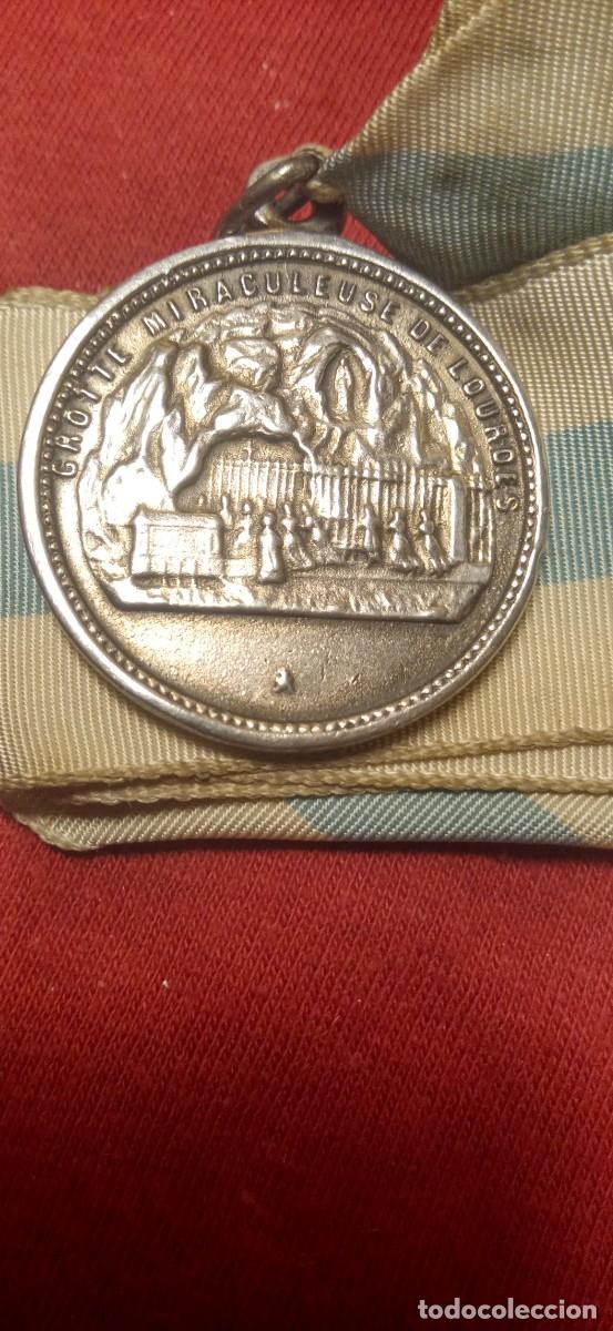Antig&uuml;edades: Medalla Virgen de Lourdes. - Foto 2