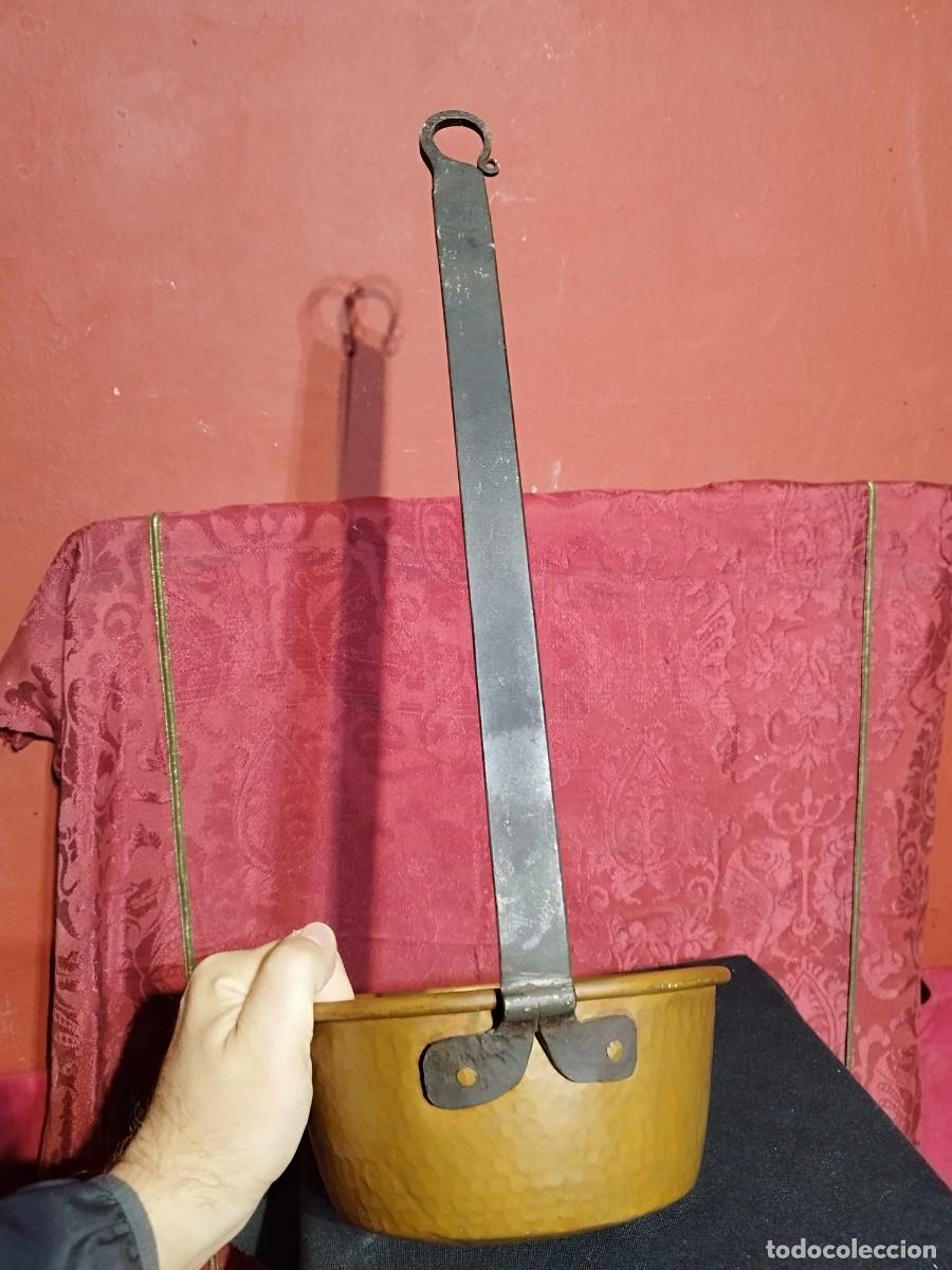 Antig&uuml;edades: CAZO DE COBRE CON MANGO DE HIERRO - 48 CM LONGITUD - - Foto 4