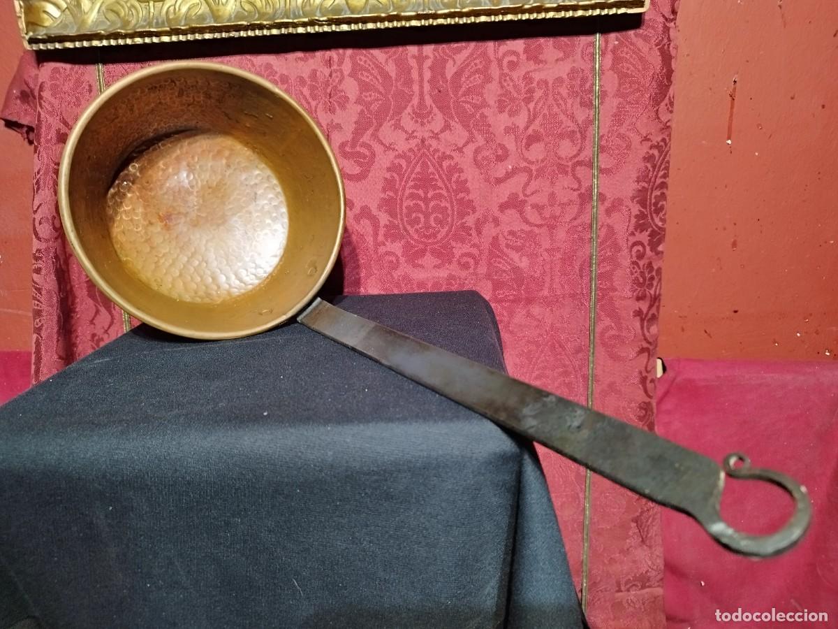 Antig&uuml;edades: CAZO DE COBRE CON MANGO DE HIERRO - 48 CM LONGITUD - - Foto 6